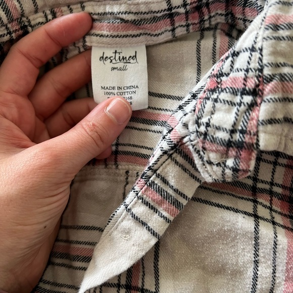 Tilly’s Flannel - Picture 2 of 2